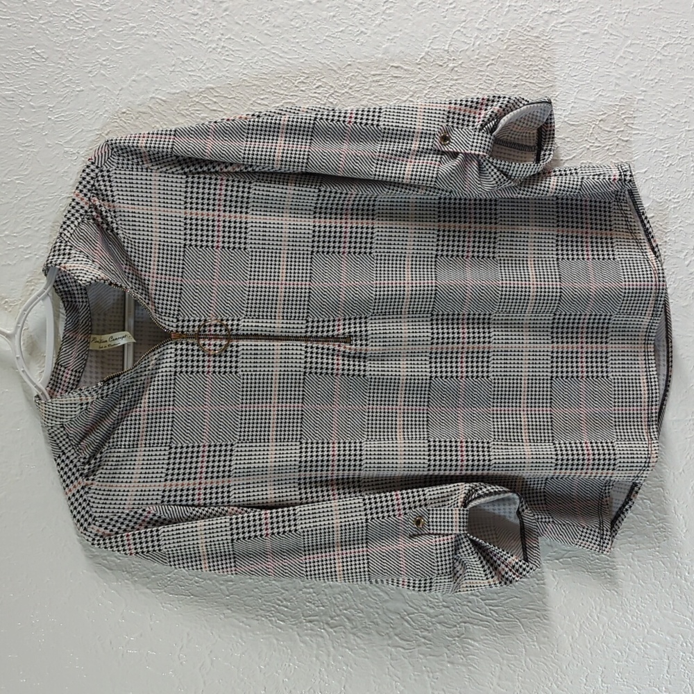 PerSeption Concepts | Women's abstract half zip blouse